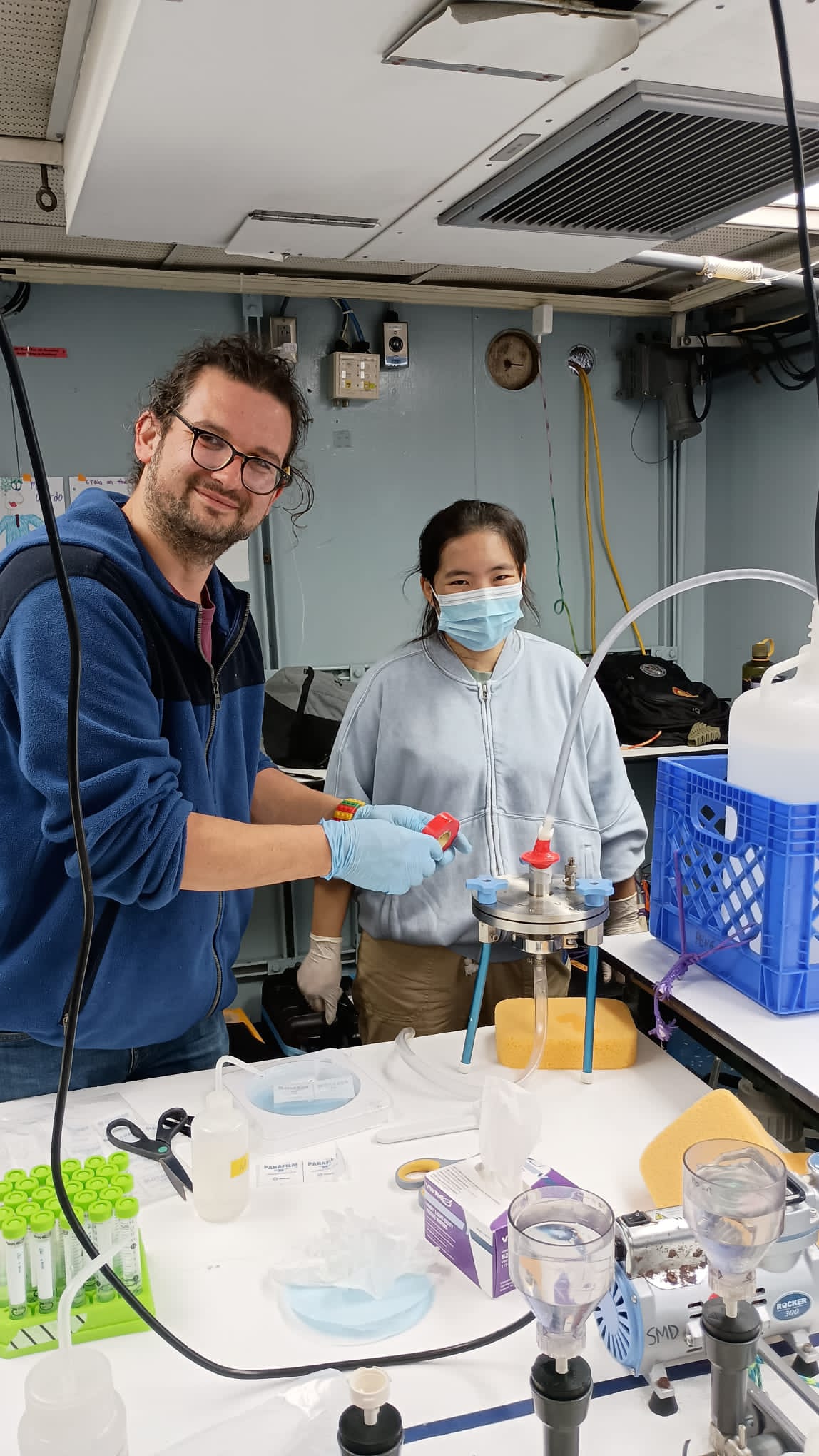 Filtration setup for seawater samples