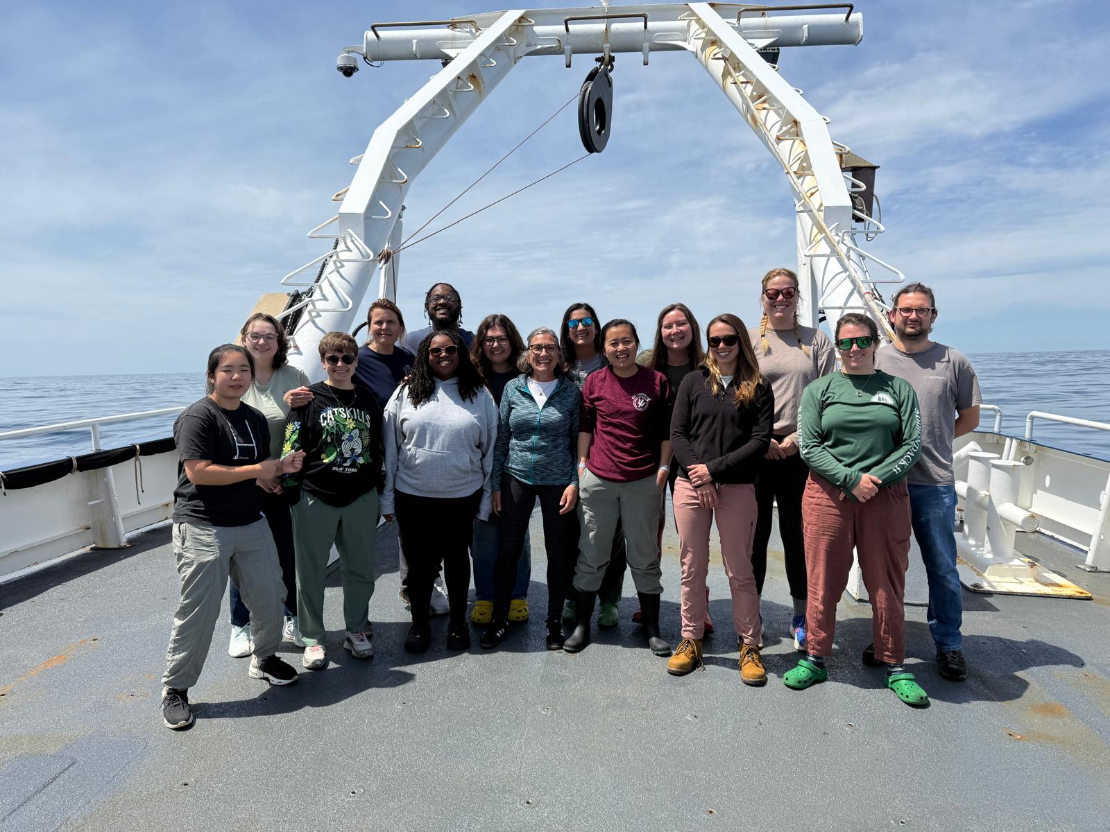 EN729 science team on deck